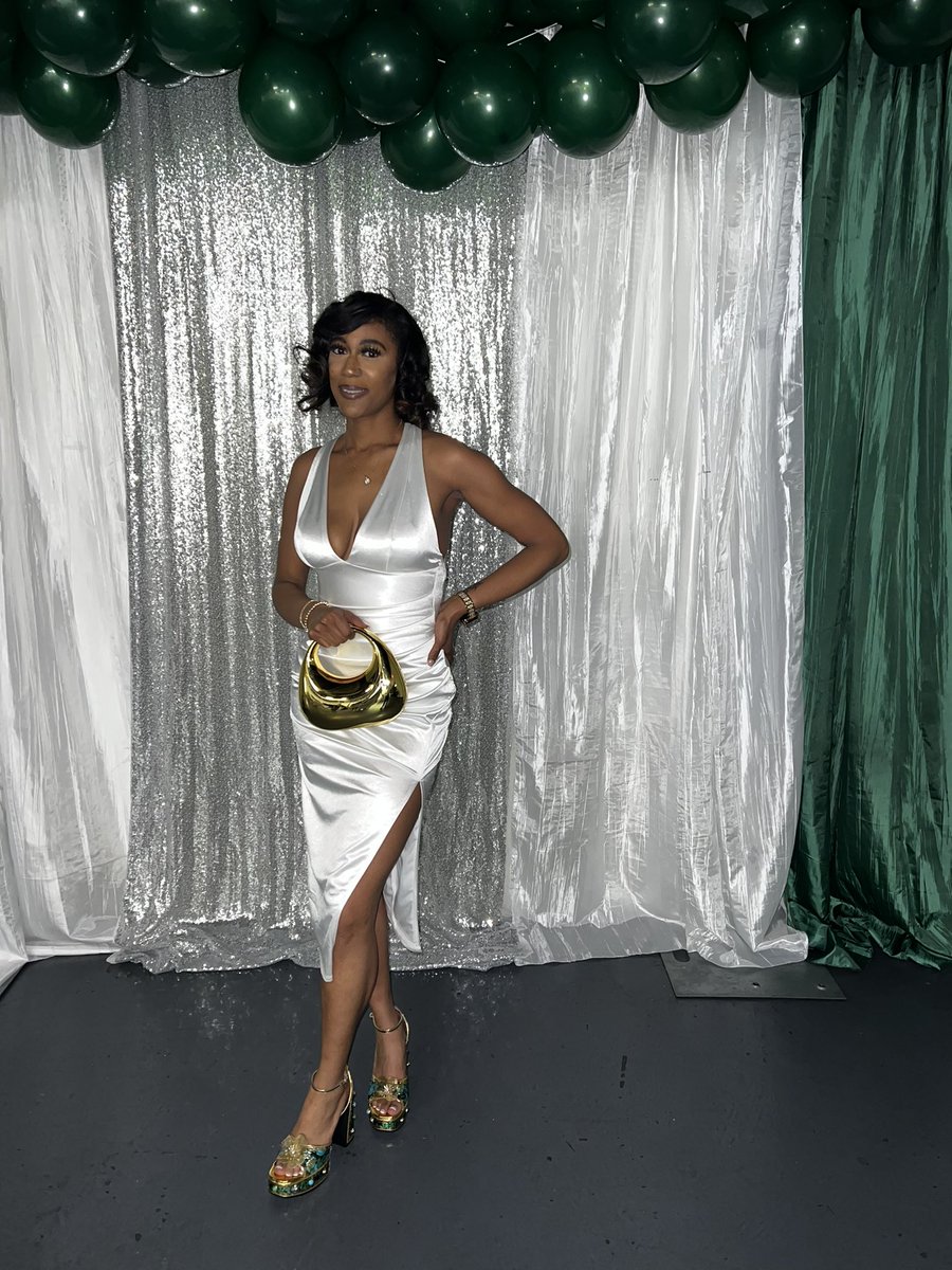 _ItsBre's tweet image. ✨Graceful, Grounded. Unavailable for Nonsense. Peace looks good on me, So does my confidence🤍
#KT All White Party