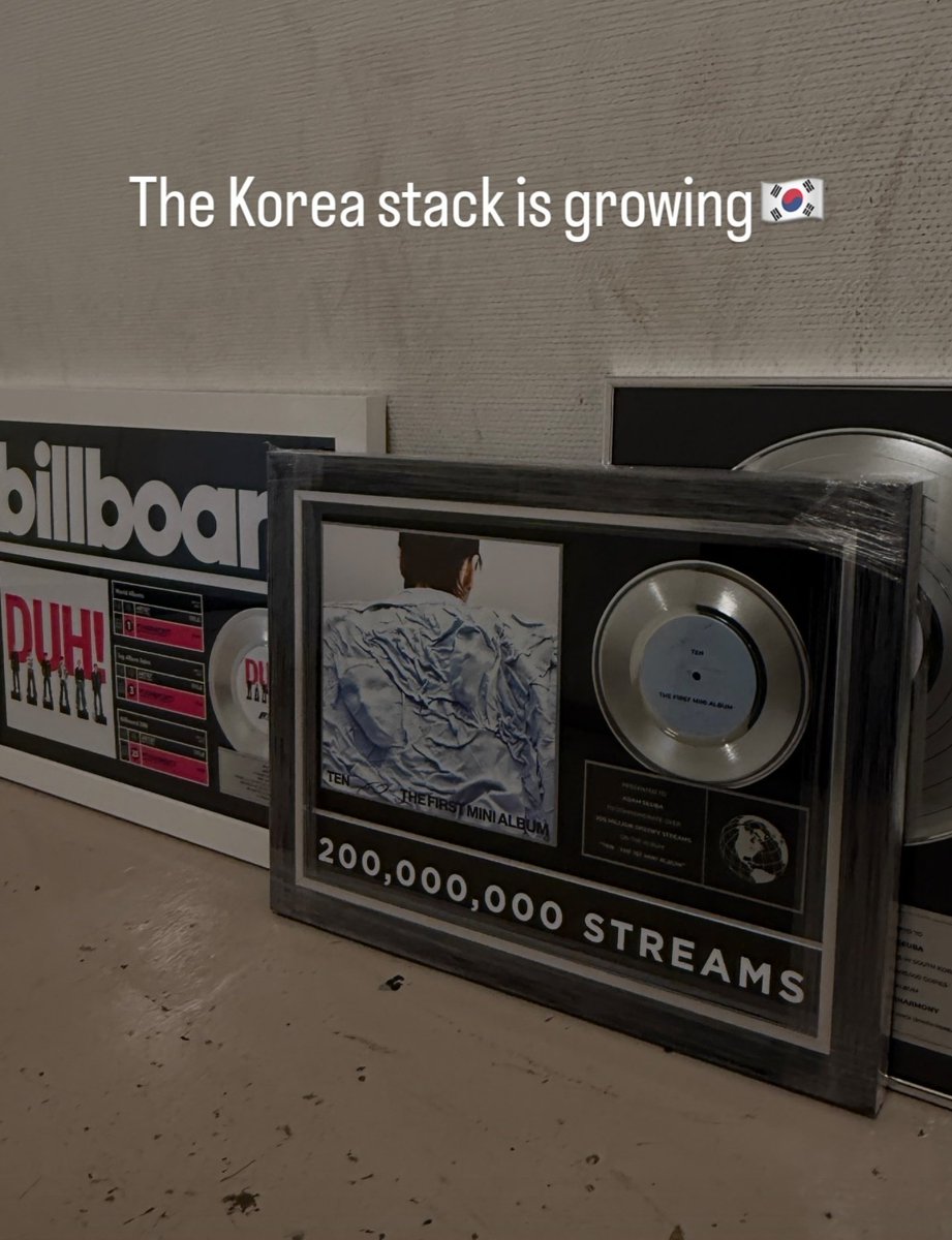 อดัมมาลงรางวัลที่ได้รับ มีอัลบั้มโซโล่ TEN ด้วย มียอดสตรีม200ล้านสตรีม ทั้งบั้ม TEN , STUNNER ได้รางวัลหมดเลย เริ่ดจริงง 

#TEN #TENLEE #เตนล์ #텐