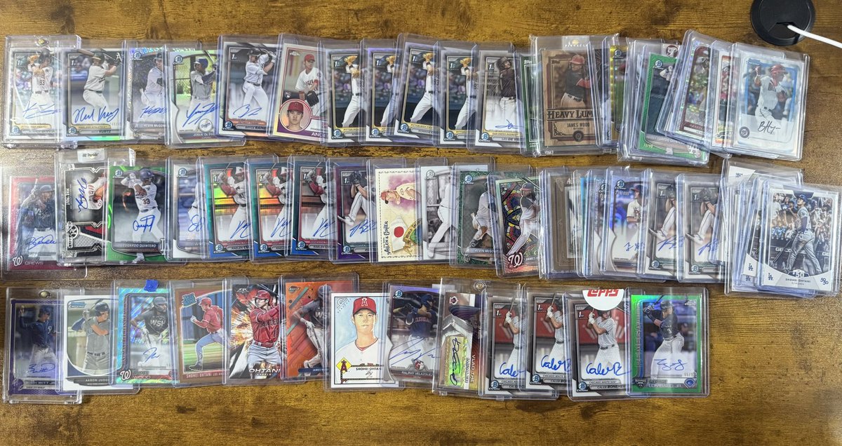 🚨🚨 #PonchoStacks
Will be running a stack sale starting Sunday and running through Tuesday. Have a lot of good stuff for this and super excited! 

Giveaway:
RT &amp; Follow for a chance to win Konnor Griffin Bowman Chrome

Winner will be announced Tuesday at the end of the sale!