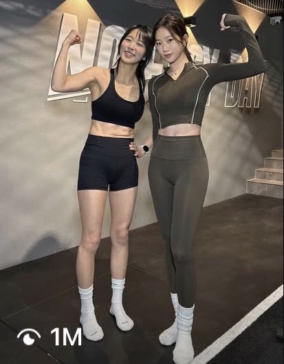 zuhsabs's tweet photo. kazuha’s ab workout with hayeon song already hit a million views in just 3 hours omg https://t.co/G2Vtgkpzpu
