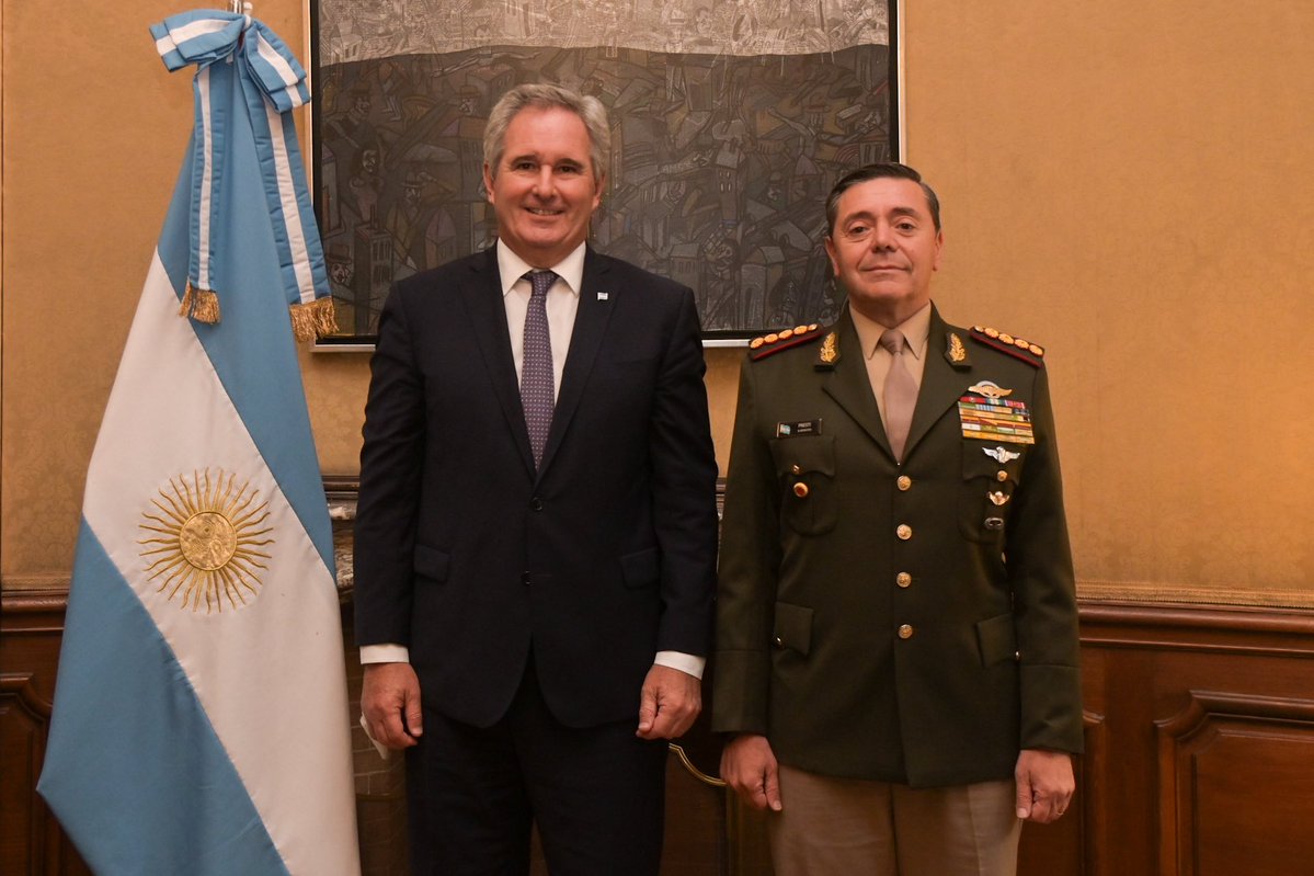 Ministerio de Defensa tweet media