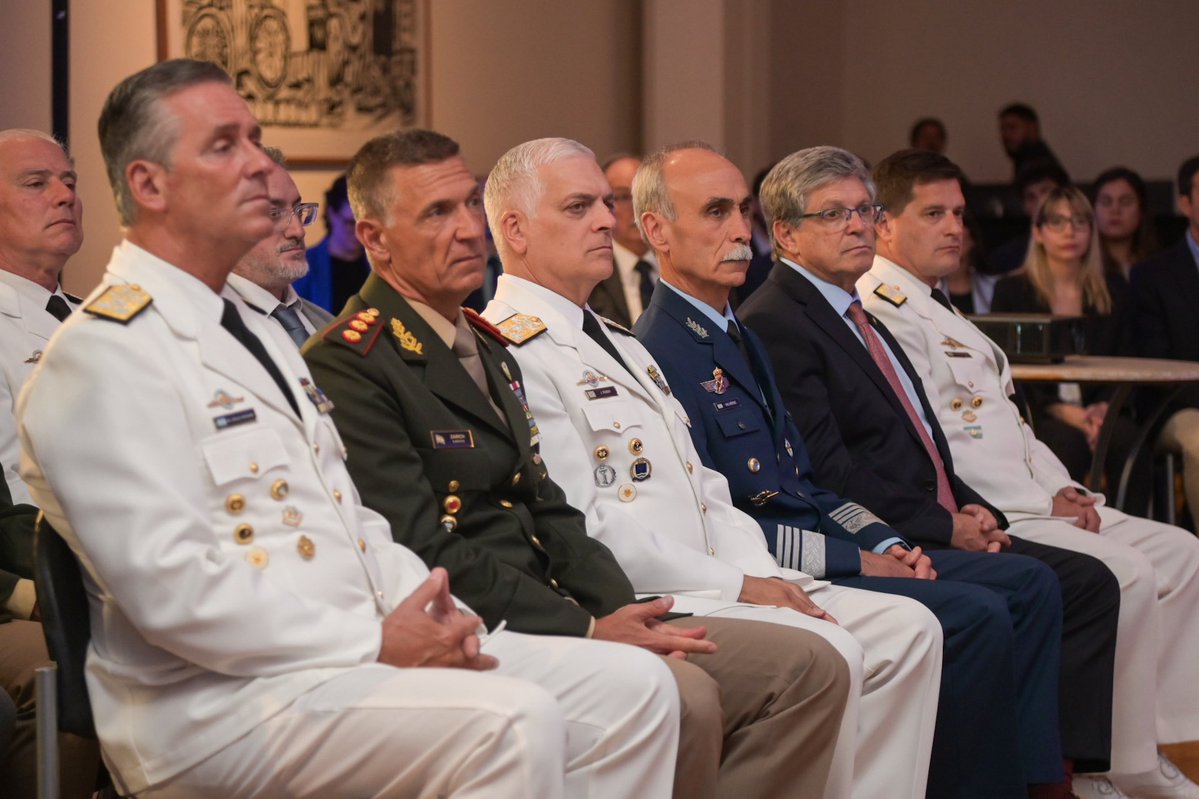 Ministerio de Defensa tweet media