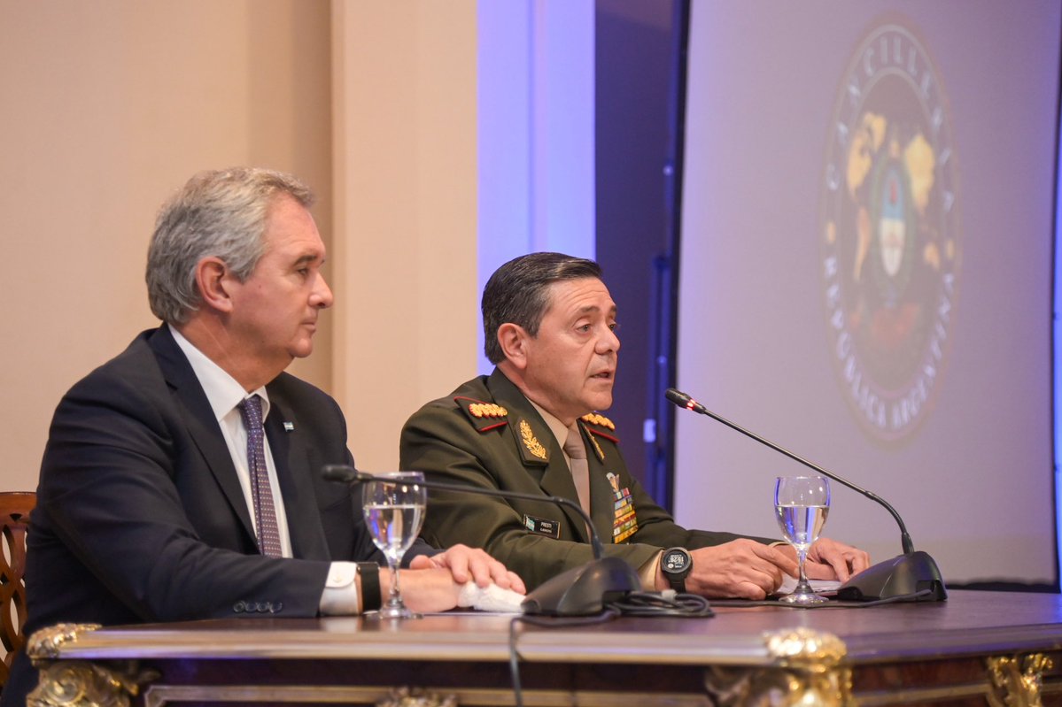 Ministerio de Defensa tweet media