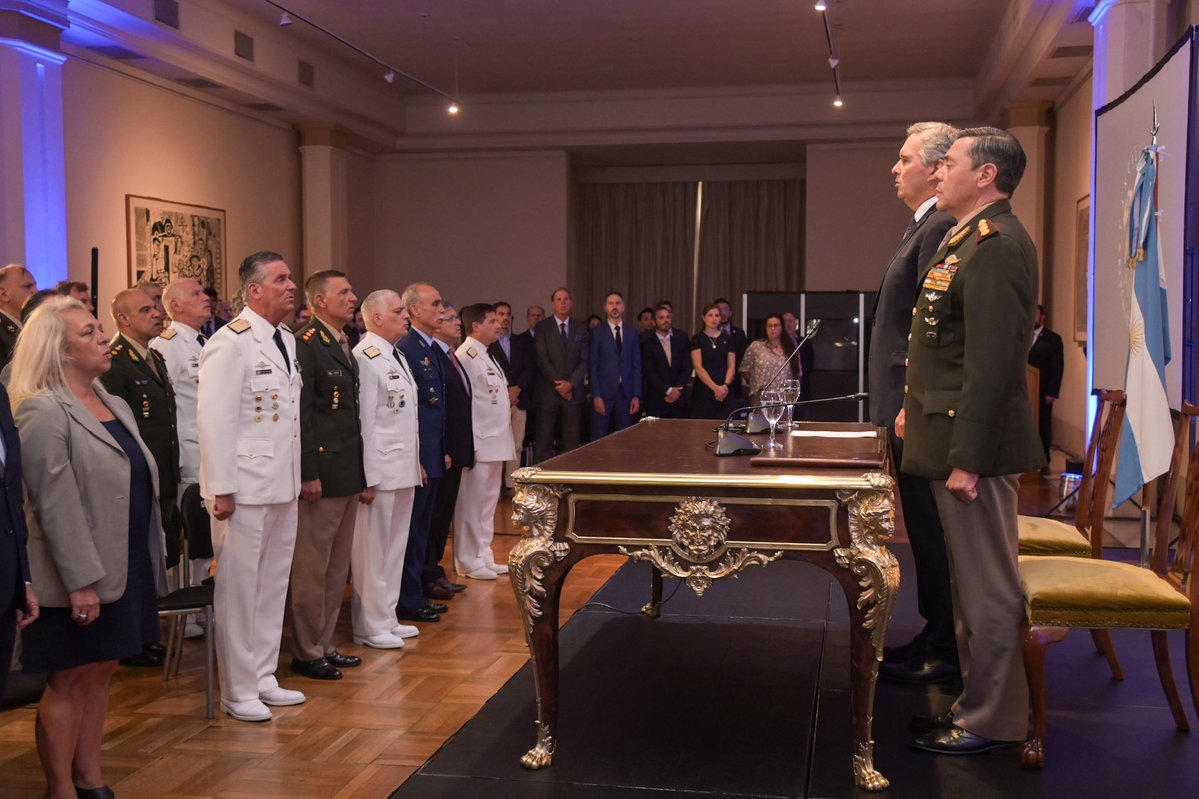 En el acto en conmemoración del Día de la Antártida, en <a href="/Cancilleria_Ar/">Cancillería Argentina 🇦🇷</a>, el Ministro <a href="/TGCarlosPresti/">TG Carlos Presti</a> reafirmó una política de Estado que la Argentina impulsa desde hace 122 años y destacó el rol de las Fuerzas Armadas para garantizar nuestra presencia permanente e ininterrumpida