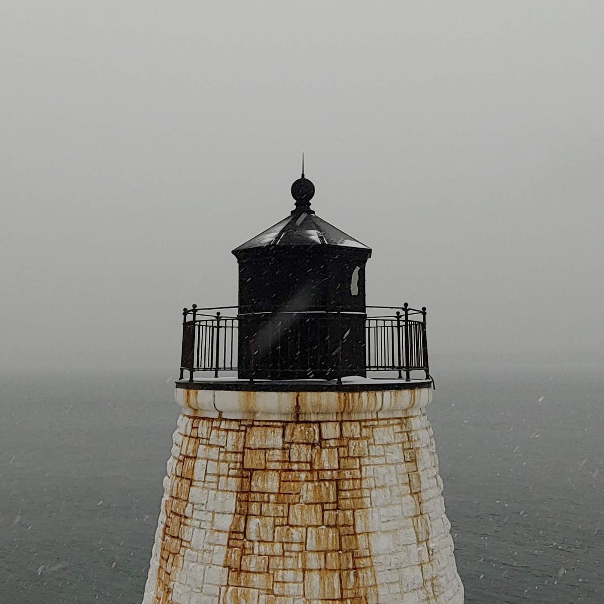 RobertDeFusco's tweet photo. Castle Hill lighthouse
#nature #photography #snow #sleet #seascapes #winter https://t.co/VSnDTJdyrq