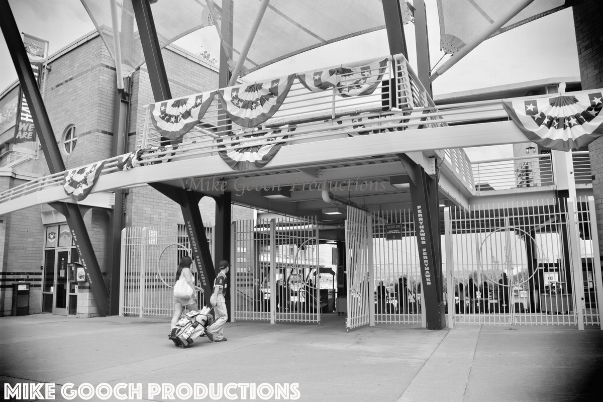 MikeGooch_Pics's tweet photo. Staten Island Ferry Hawks Ballpark by #MikeGoochProductions
#photography #photo #nycphotographer #FollowThisPhotoGuy #PhotographyIsArt #streetphotography #streetphotographer #baseball #statenisland #FerryHawks #blackandwhitephotography @FerryHawks https://t.co/pZcx58hzdQ