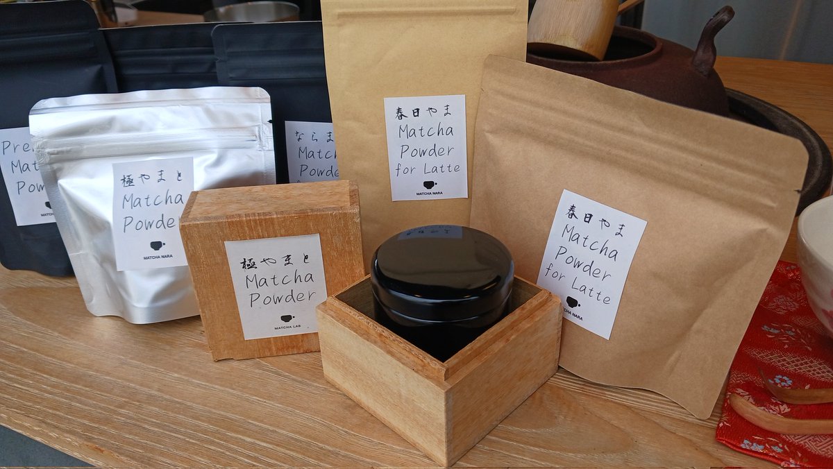matchanaranara's tweet photo. おはようございます⛅
本日も営業しています✨

抹茶パウダー
抹茶ラテパウダー
ほうじ抹茶パウダー
紅抹茶パウダー　と種類が豊富に取り揃えております♪

お土産用、ご自宅用にいかがですか？🍵

#ならまち　#奈良
#奈良県産　#抹茶奈良 https://t.co/dWLCSeRJKM
