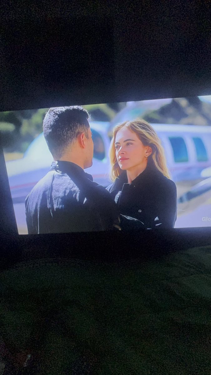 AgentJareau_'s tweet photo. ELLIE AND NICK KISS OH MY GOD MY BABIESSSSSS🥺🥺 #NCIS https://t.co/qySCoa919v