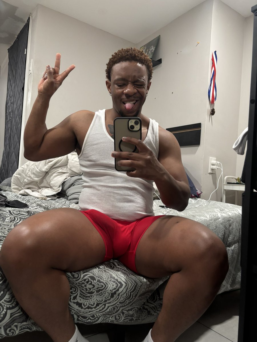 Y’all like my hoops earrings ❤️😏?