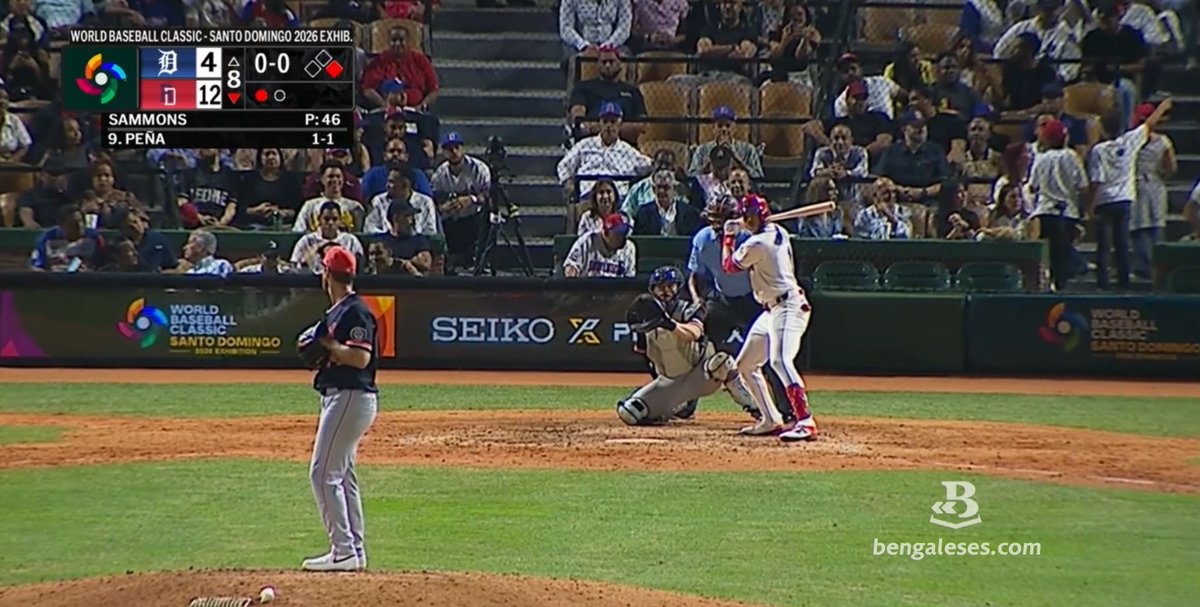 bengaleses's tweet image. Lo bonito que se ve ese acolchacho ahí atrás. Atención #LIDOM. Siempre ha sido mi queja. ¿Es tan complicado tenerlo así en temporada de lidom?. 

Siempre parecen almohadas y todas torcidas.