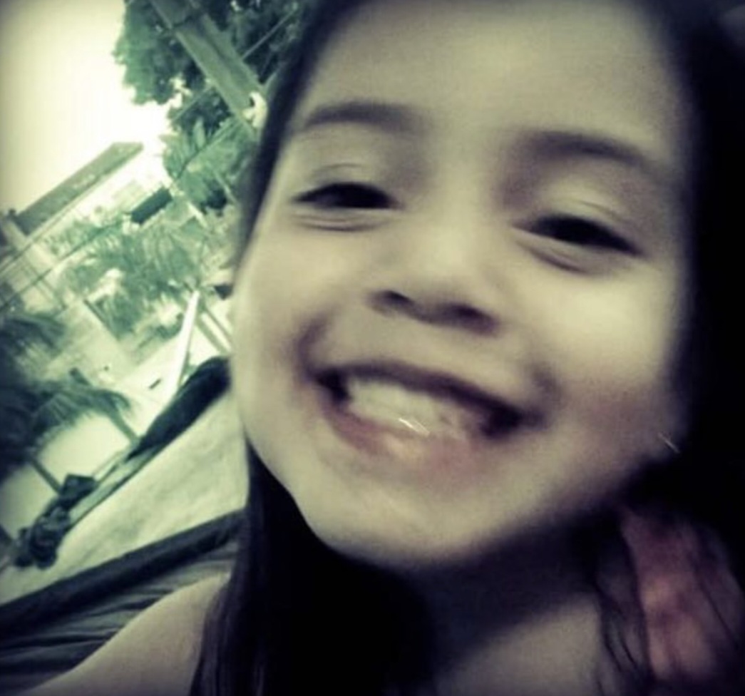 mileabsurda tweet media