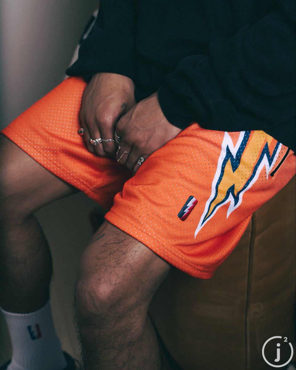 COLLECT & SELECT tweet media