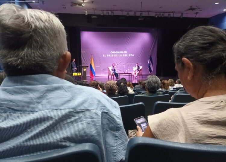 #DeVida | Colombia exhibe documental sobre aporte de su diáspora en El Salvador

El audiovisual exhibe, en treinta minutos, el trabajo realizado en lo social, cultural y económico. 

diarioelsalvador.com/colombia-exhib…