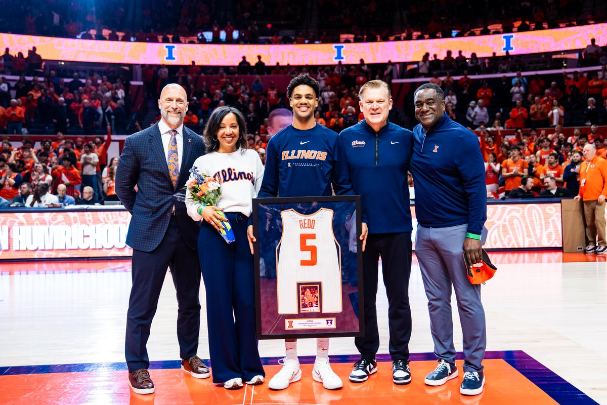 IlliniMBB's tweet photo. Thank you, seniors 🧡💙 https://t.co/FHCni1Iqhj
