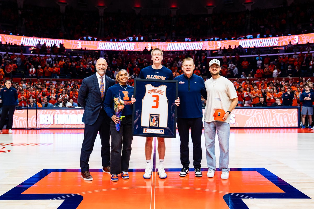 IlliniMBB's tweet photo. Thank you, seniors 🧡💙 https://t.co/FHCni1Iqhj
