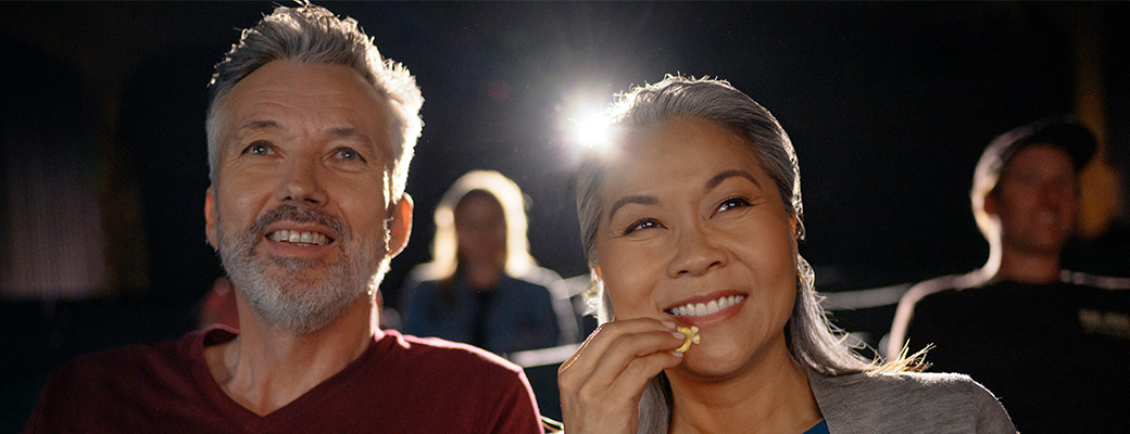 starkeyjp's tweet photo. LE Audio搭載のEdge AI補聴器は、
公共アナウンスなどをダイレクトに補聴器に届ける
次世代音声技術Auracast™にも対応しています。

今回は試験導入が始まった映画館を訪れ、
映画の楽しみ方がどう変わるのか実際に体験してきました。

https://t.co/Kf22nvF7gm https://t.co/C4ZyZ5FK4T