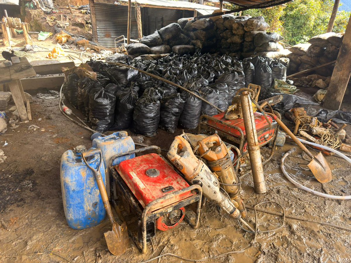 FFAAECUADOR's tweet image. #Imbabura || Las Fuerzas Armadas del Ecuador, ejecutaron operación contra la minería ilegal en el sector Mina Vieja del cantón #Urcuquí, donde se desmantelaron campamentos y se incautó material utilizado para esta actividad ilícita.

#FFAAContigo
#EcuadorUnaSolaFuerza