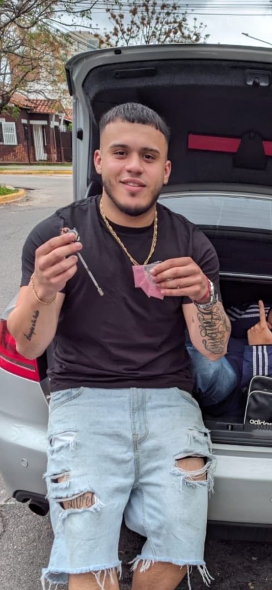 Ramiroelroberts's tweet photo. @nachohuracan32 @_LBDTW_ como todo veneco, cara de simio y drogon, feo culia, y yo tengo un fachon barbaro puti la papa https://t.co/UnBsBDLm0h