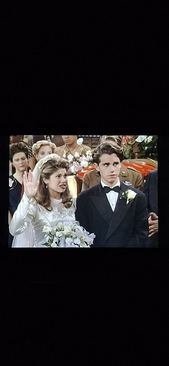 Pra quem já viu essa série chamada "Boy Meets World" não sei se vai concordar comigo mas...

Depois de ver essa cena, a Topanga combinaria muito mais com o Shawn do que com o songo mongo do Cory.