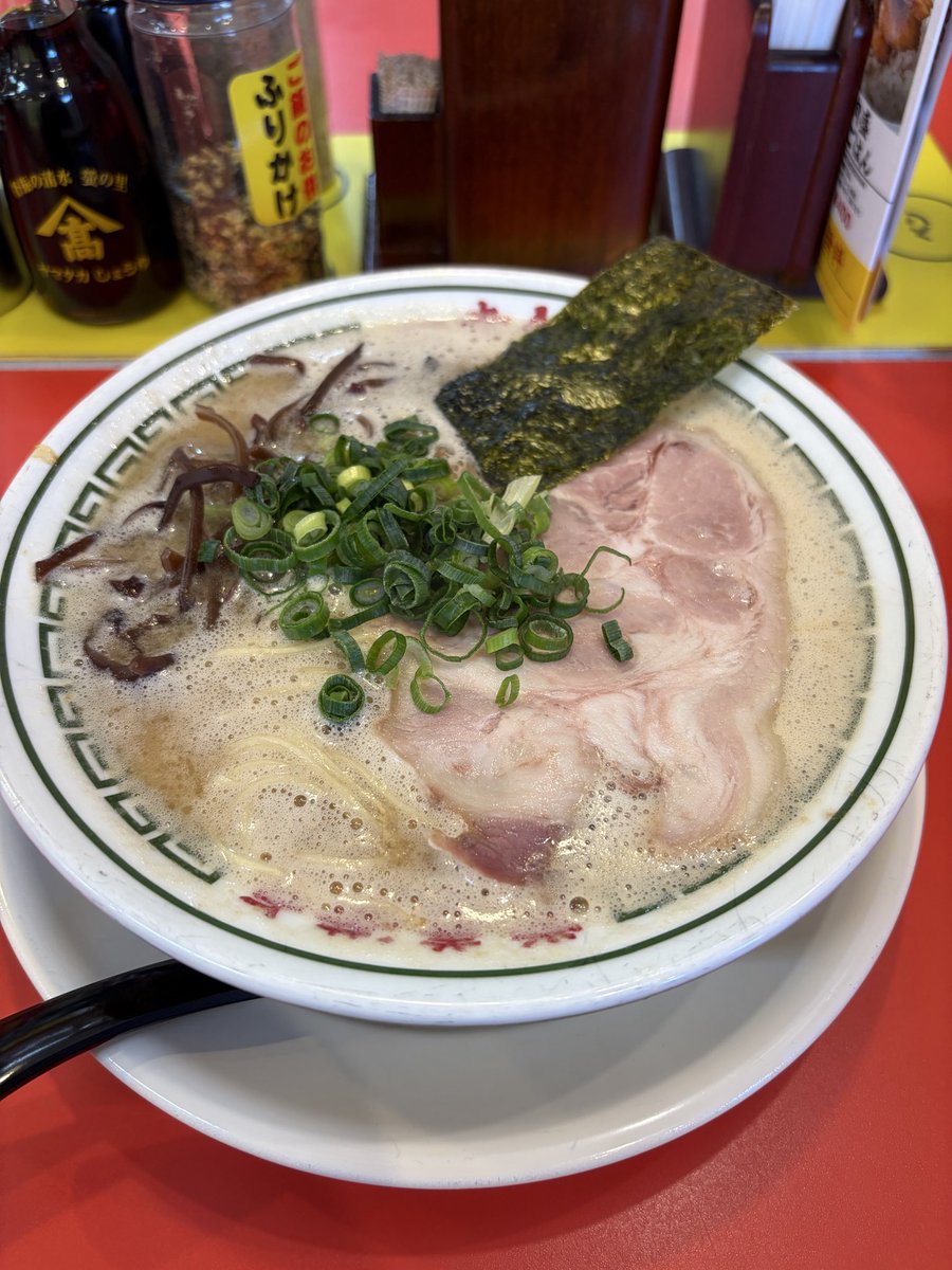 まこばす tweet media