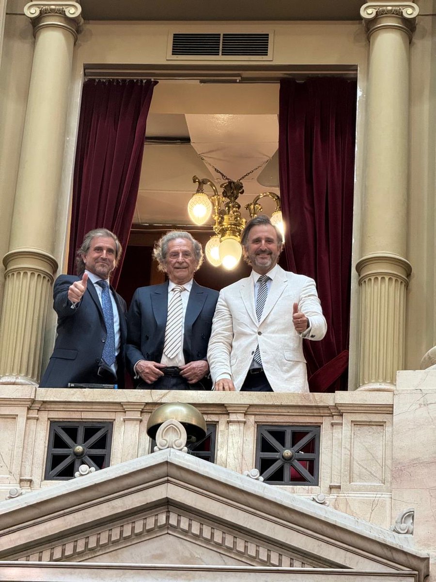 Un orgullo ser astilla de esta madera. 

Toda una vida mi Viejo querido <a href="/ABENEGASLYNCH_h/">A. Benegas Lynch (h)</a> dedicada a batallar las ideas de la libertad, con el único sueño de vivir un mundo más libre y próspero para todos. 

Me emociona ser testigo del reconocimiento que se te da a tanta batalla,