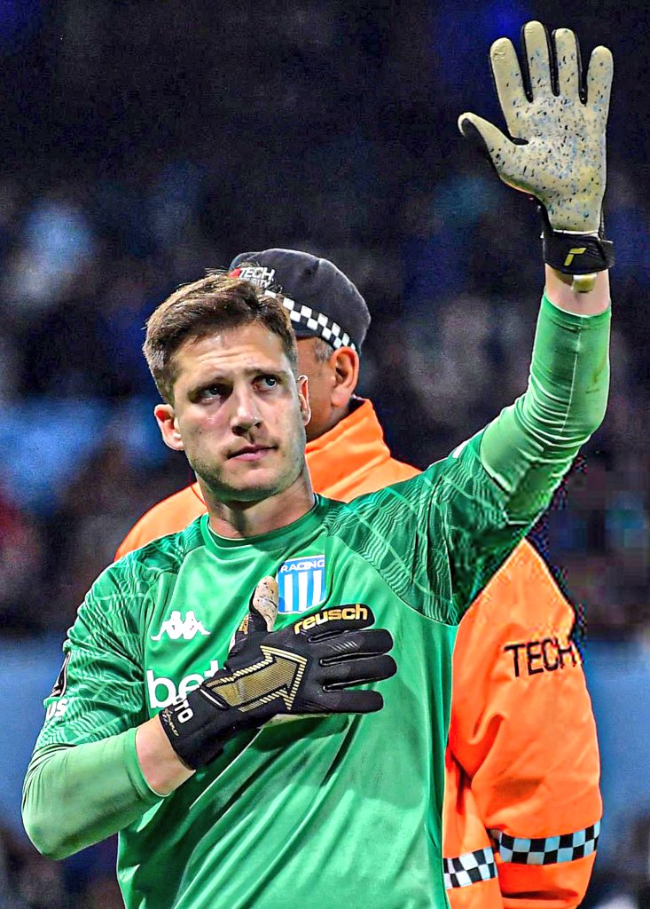 ¡GRAN PARTIDO DE FACU CAMBESES EN LA GOLEADA DE #RACING ANTE ATLÉTICO TUCUMÁN! 🔥

👉 El arquero de #Racing fue clave y mantuvo la valla en 0.