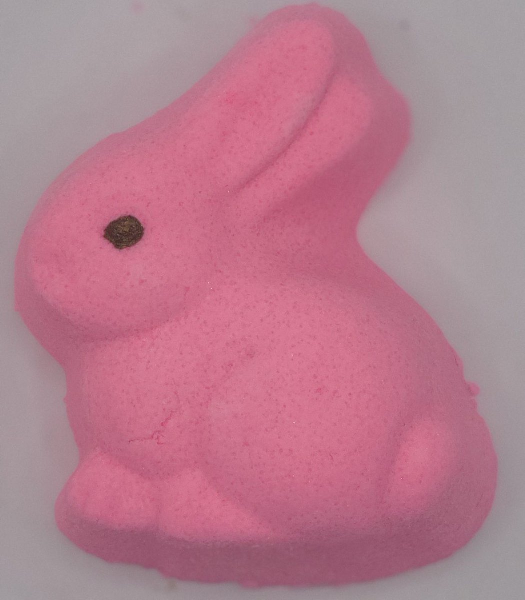 deltamoonsoap's tweet image. #cocoaButter #hydration #kaolinClay #SweetAlmondOil #goatMilk #UniqueGift #bathFun #relaxing #FindYourCalm