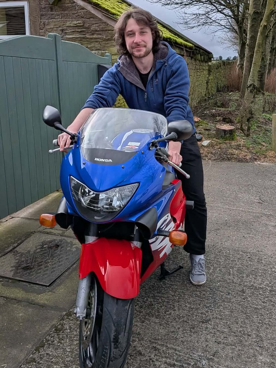 Earlhotdog tweet media