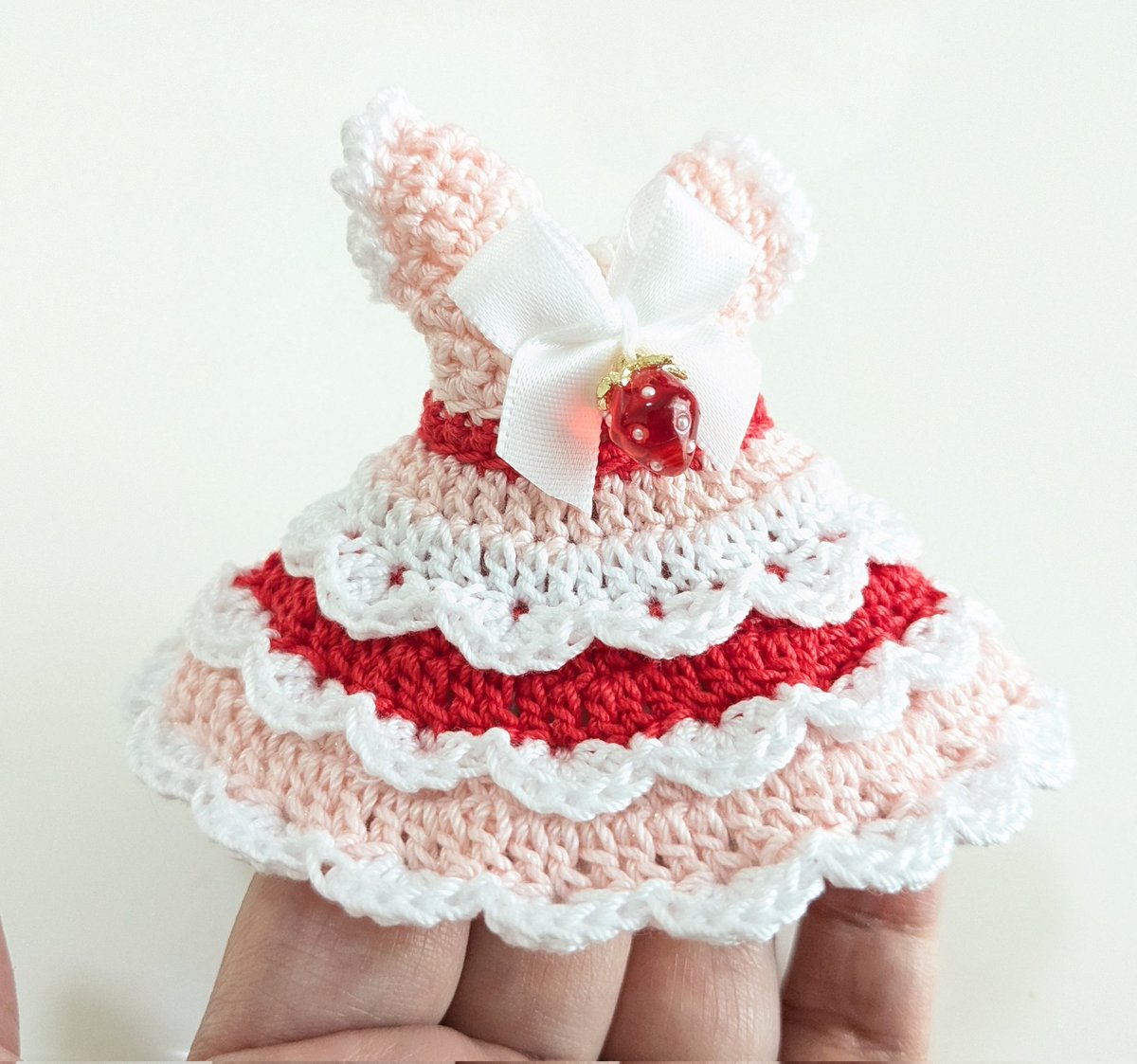 新作のオビツ11服ができました🍓 先日実家で食べたイチゴのショート