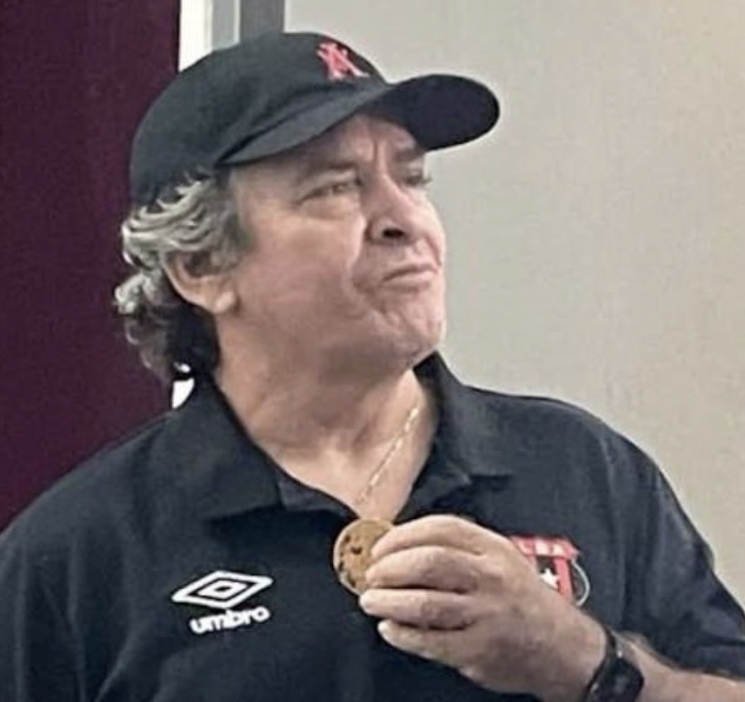 Se fajeo a todo el equipo mi tata