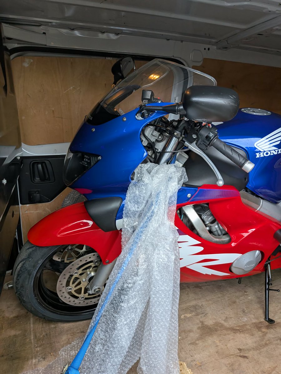 Earlhotdog tweet media