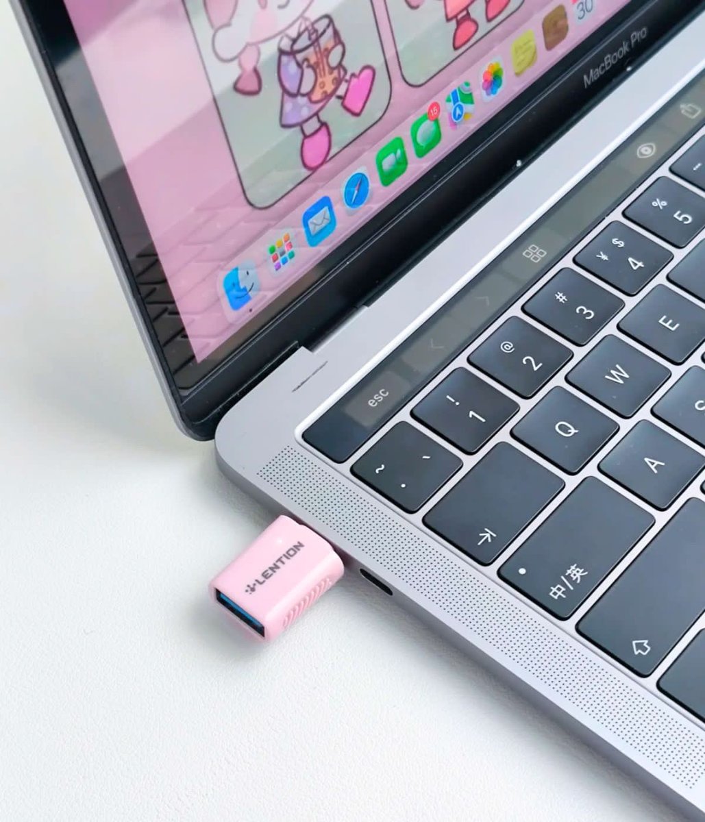 LentionOfficial's tweet image. Your new favorite tech essential ✨
USB 3.0 adapter • Fast • Compact • LED light
Available in Dreamy Pink
Practicality meets cuteness.
Get yours via link in bio 🔗
#USBAdapter #Lention #TechEssentials #PhoneAccessories #GadgetFind