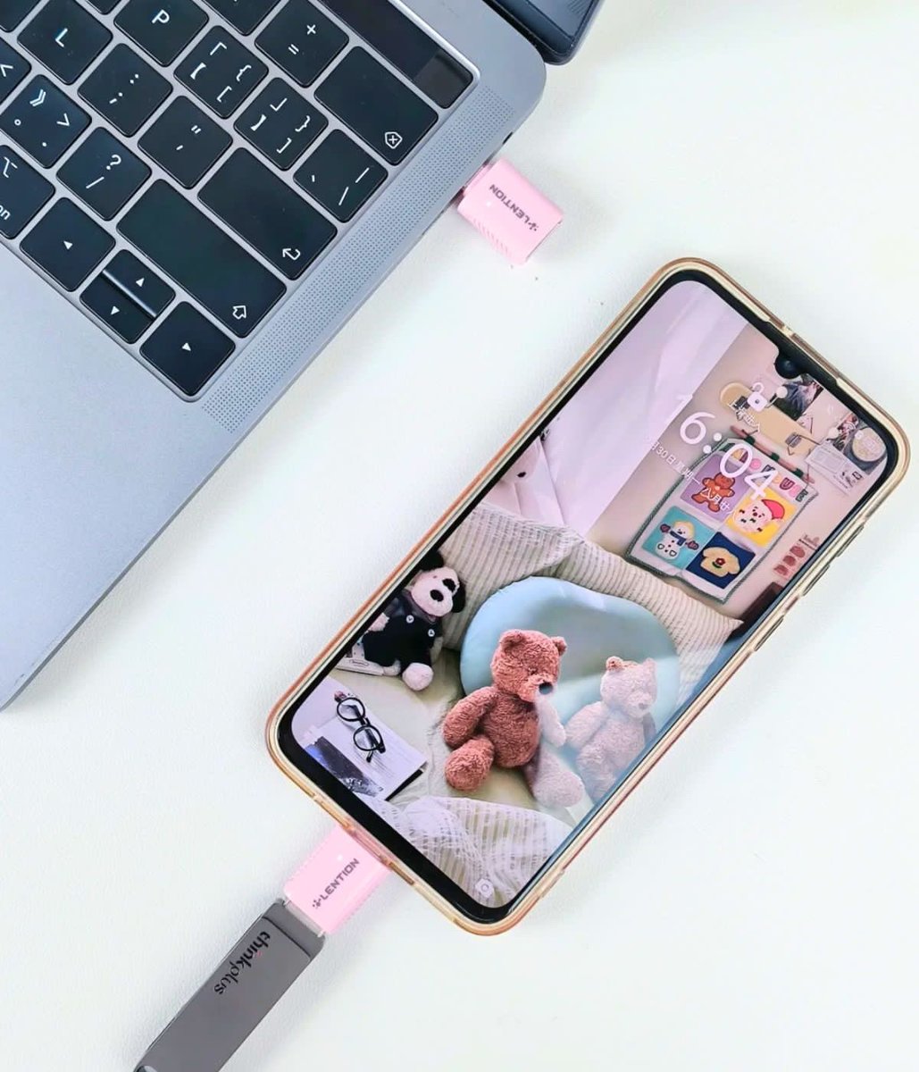 LentionOfficial's tweet image. Your new favorite tech essential ✨
USB 3.0 adapter • Fast • Compact • LED light
Available in Dreamy Pink
Practicality meets cuteness.
Get yours via link in bio 🔗
#USBAdapter #Lention #TechEssentials #PhoneAccessories #GadgetFind