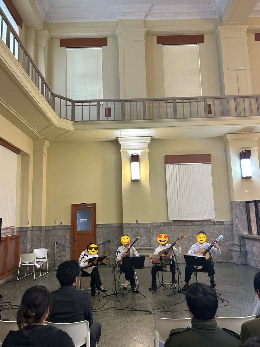 hcu_mandolin's tweet photo. 🎵活動報告その②🎵

平和大通り芸術祭のオープニングセレモニーにて、 
マンドリン・ギター部4名で演奏させていただきました。

ディレクターの藤江先生をはじめ、
関係者の皆さまに大変お世話になりました。
 貴重な機会をありがとうございました✨️✨️

#広島市立大学　#マンドリン部 https://t.co/EVimfh2w4D