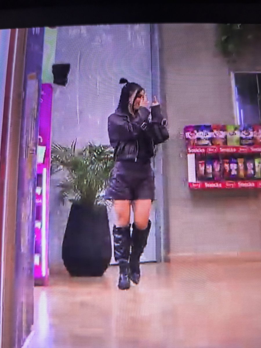 Pero acaso esta no es la espiritual, la mujer correcta e intachable???? Jajajaja

#LaCasaDeLosFamososCol3
#lacasadelosfamososCol