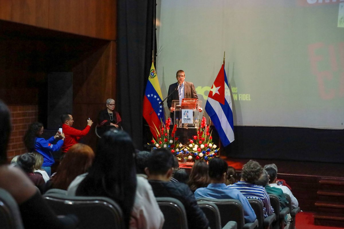 minculturave's tweet photo. Se instaló en el Celarg la Cátedra Libre Fidel Castro, una iniciativa de la Embajada de Cuba y el @Celarg para estudiar el pensamiento geopolítico del líder cubano en su centenario. La actividad comenzó con la conferencia de la profesora Judith Valencia. #FidelCastro #Celarg https://t.co/ZfVQrmyy9T