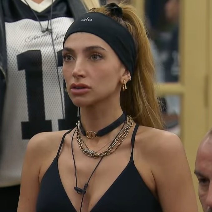 cotyverse's tweet photo. tenés que cerrar todo como vas a tener esa cara me vuelvo loca  #GranHermano https://t.co/6CWSlLjema
