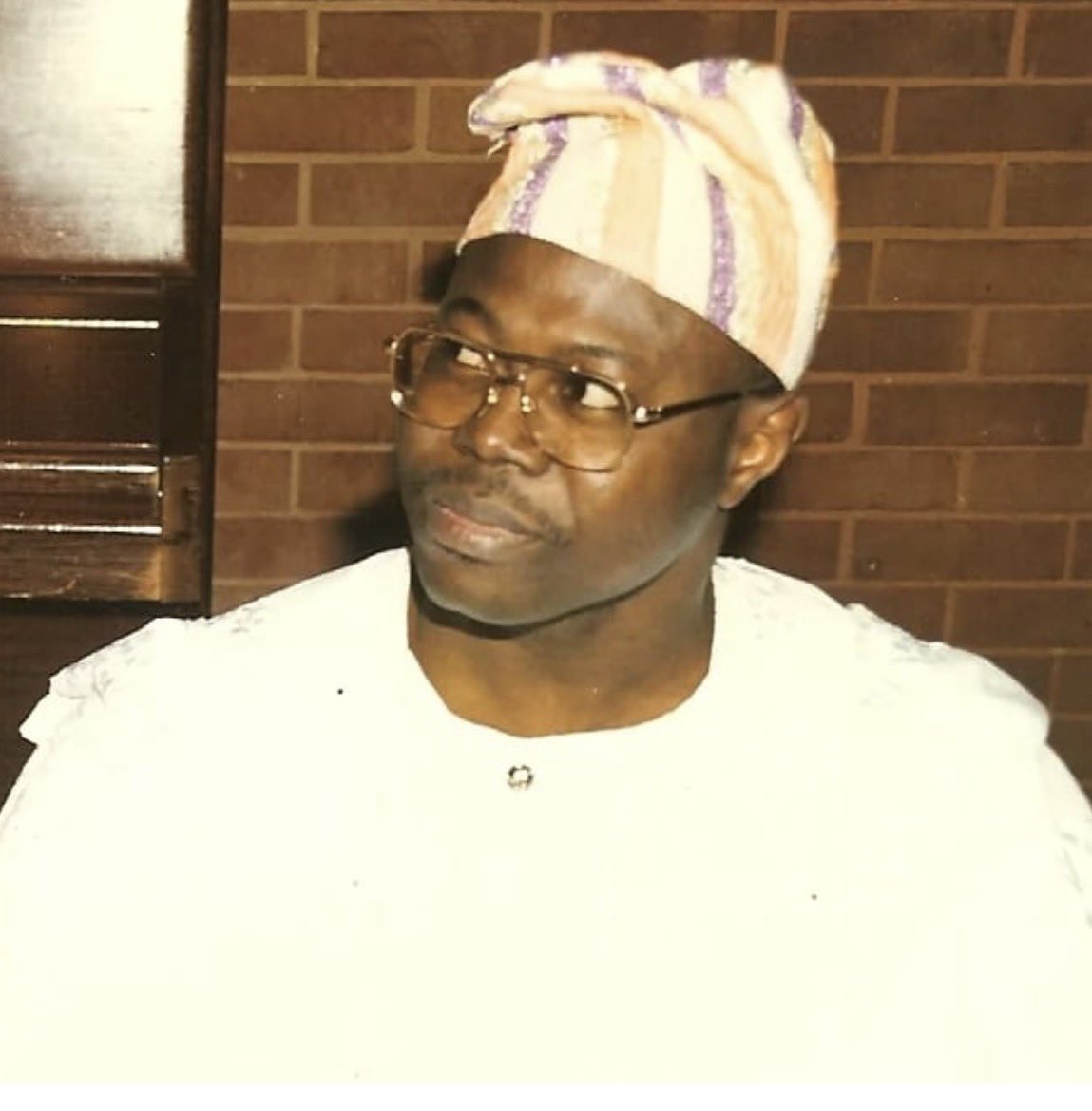 stethandstocks's tweet photo. Dr. Giwa was the head of physical rehabilitation medicine in LASUTH 

On 26/2/2006, Ibinabo Fiberisimas jeep landed atop his Honda accord on the opposite “side” and lane of Lekki Expressway killing him instantly.

He was a father of three young children.

A loving son and brother https://t.co/vcxZ5vXVT3