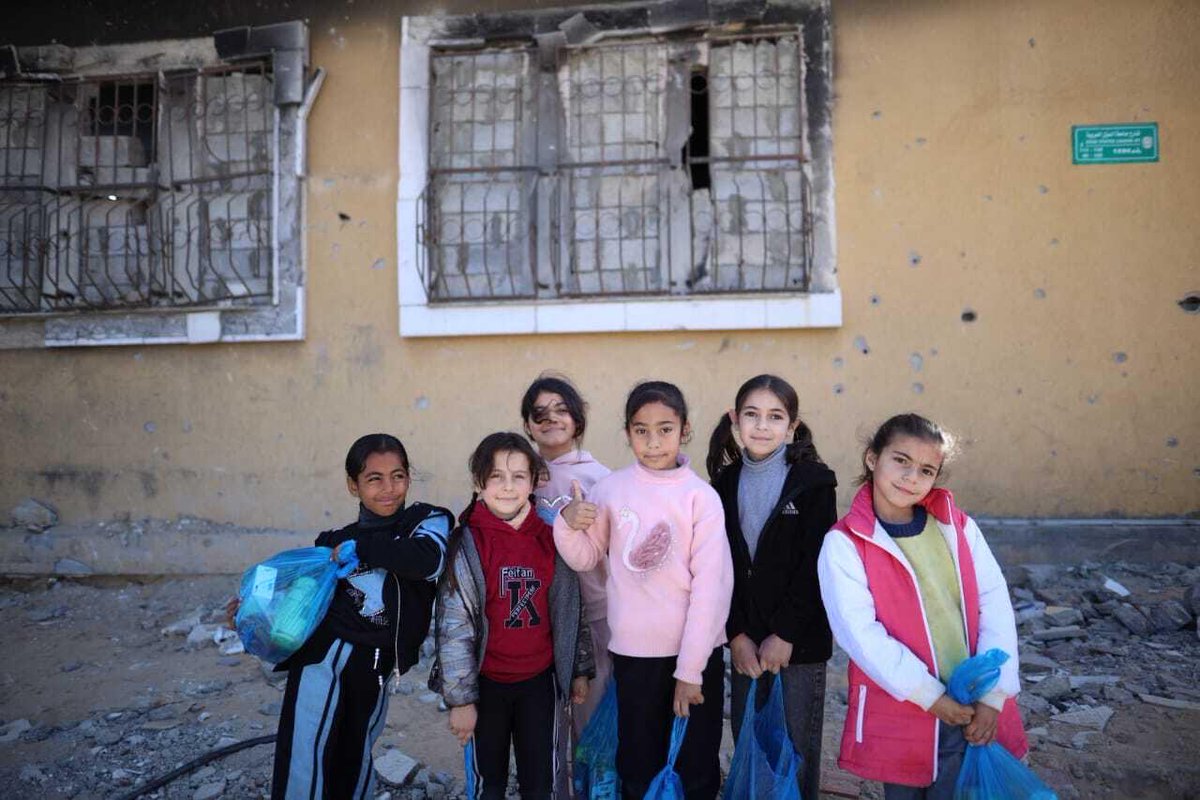 Some of our trucks made it through the Gaza border today, which is good news. Every day we need more trucks and more food so we can keep feeding hungry families. But it’s not enough. We need a constant flow of food and fuel. Every day. All the humanitarian groups need their