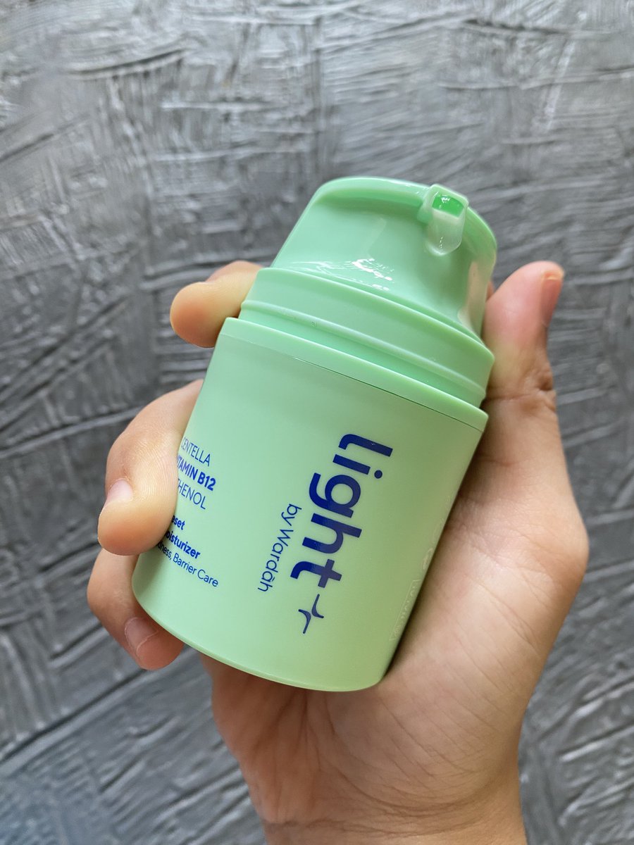 nih, rahasia kulit adem &amp; seger; Light+ calm + reset serum moisturizer 🍃🧊

kulitku gampang bgt iritasi &amp; kemerahan apalagi kl cuaca panas… si bogel ijo ini penyelamat ku!