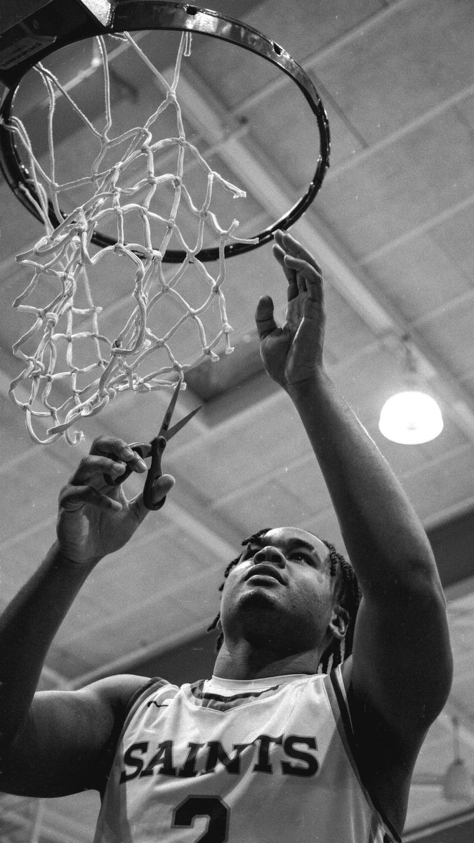 ballislifeeb's tweet photo. Sucks to end the year off with injuries, but I want to thank God and my family for my journey through Highschool! Thank you @STCAthletics for everything🤞🏽, on to the next

#GoJackets 🐝 
@RMCathletics https://t.co/tmTle0IsNx