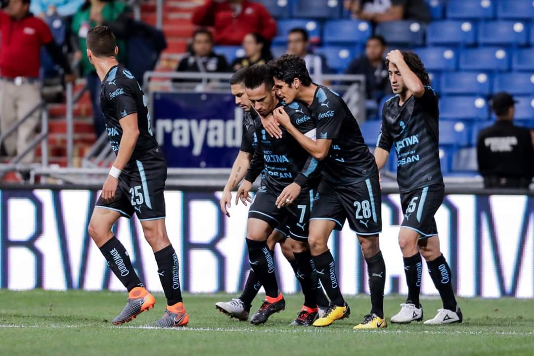 MarcajeGallos's tweet photo. ¿Te acuerdas de marzo de 2018? 👀🐔
En el estadio #BBVA 🏟️, #GilAlcalá era figura 🧤🔥 y #Sanvezzo marcó el gol que silenció el Gigante de Acero ⚽. Así, #GallosBlancos de #Querétaro dejaba fuera a #Monterrey en la #CopaMX.

¿Dónde viste ese partidazo? 👀 https://t.co/4tvz1Q9Cd2