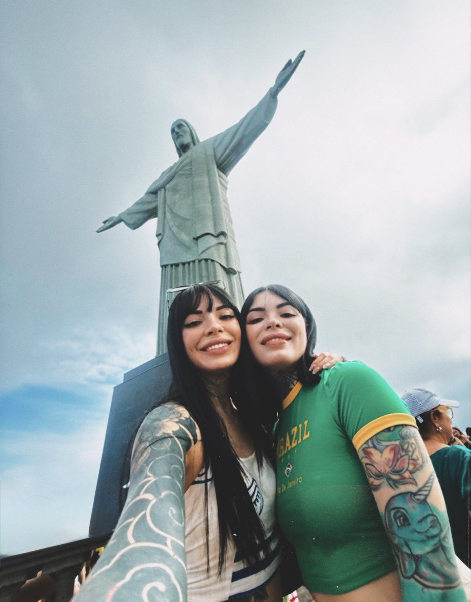 melissaa145's tweet photo. 🇧🇷🇧🇷🇧🇷 3 maravillas del mundo en una foto 🙈 https://t.co/8q83evRWbH