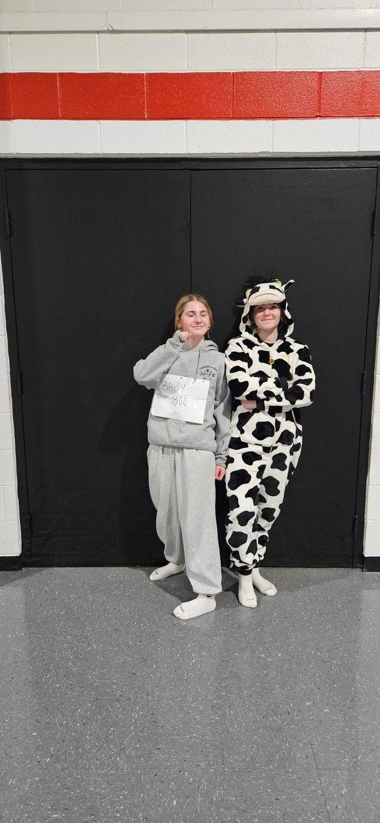 Rhyme Without a Reason dress-up day at Flag Line clinics was so much fun! 🎉 We had a few party poppers who didn’t join in, but the energy was still high! Every practice brings us closer to tryout day — keep working hard, girls! 💪🏼❤️