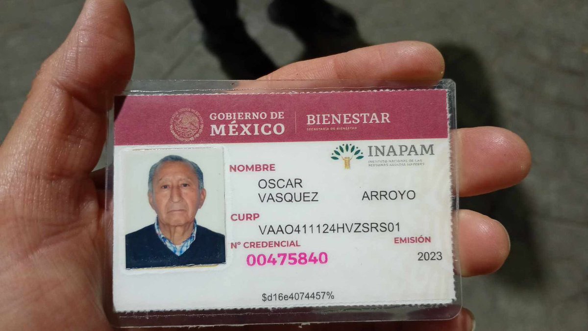 ¿Lo reconoces?
Don Oscar no recuerda dónde vive, está a bordo de la patrulla de la SSC MX226Z1 recorriendo la Colonia Casas Alamán en Gustavo A. Madero, Ciudad de México.
Si lo reconoces por favor comunícate con el Oficial Moreno al 5554541063 #GustavoAMadero #CDMX