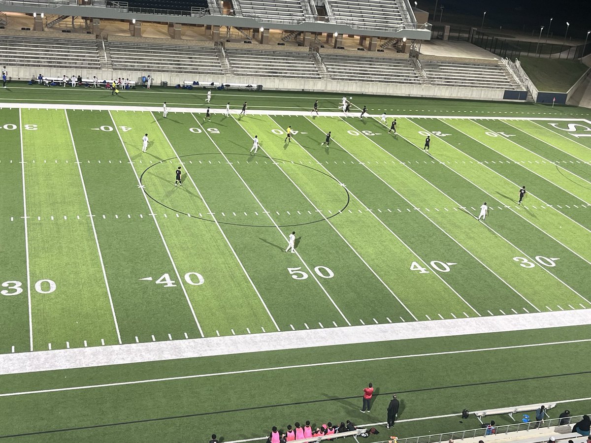 Coach Gaines tweet media