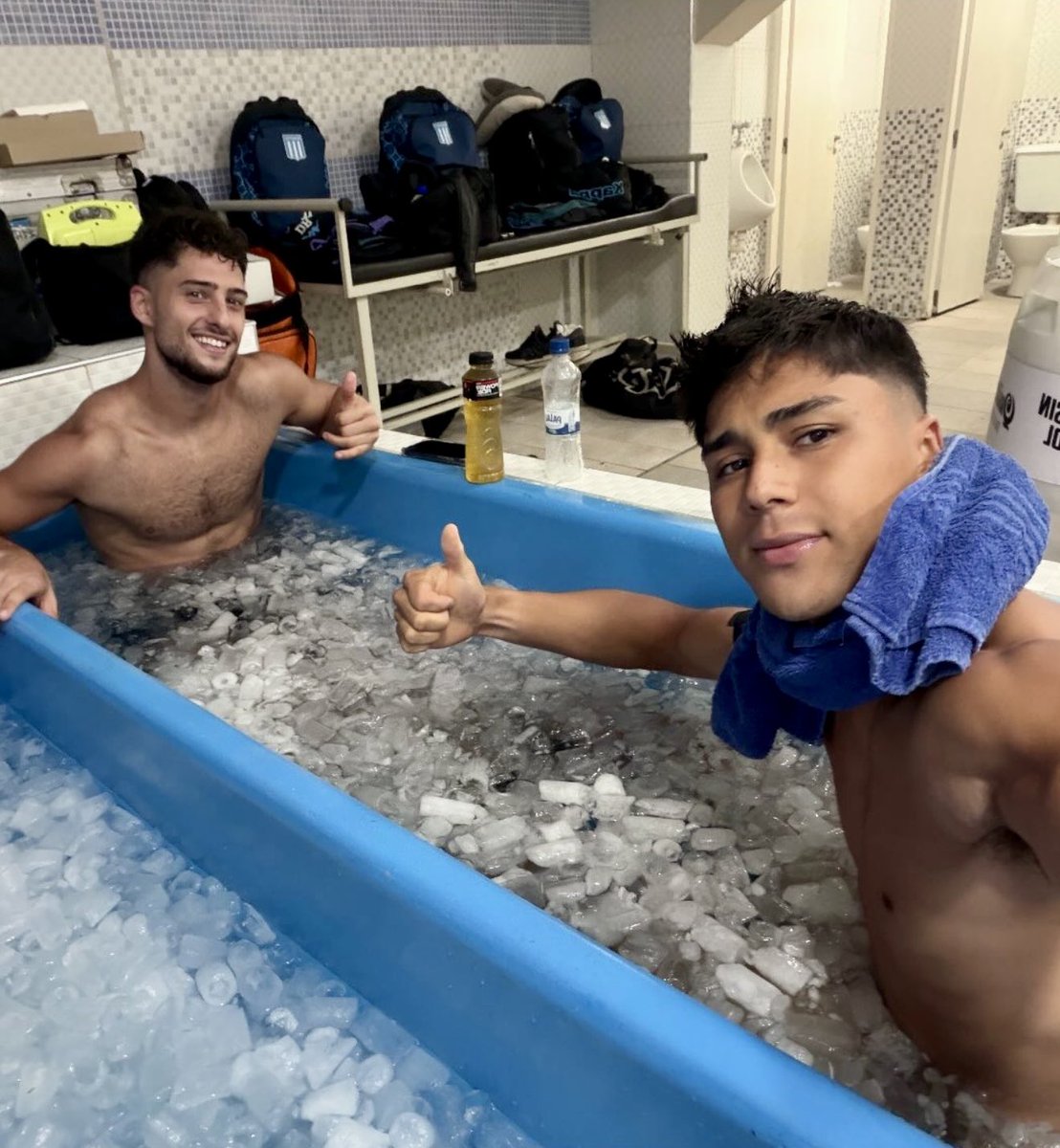 LA FOTO QUE COMPARTIÓ DAMIÁN PIZARRO TRAS LA GOLEADA DE #RACING ANTE #ATLÉTICOTUCUMÁN 🔥

¡VAMOS MUCHACHOS! 💙👏