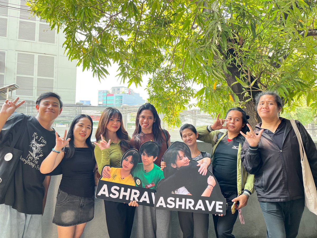 Our team live together with Ashley after Tiktoclock taping 🖤

#AshRave | #AshleySarmiento