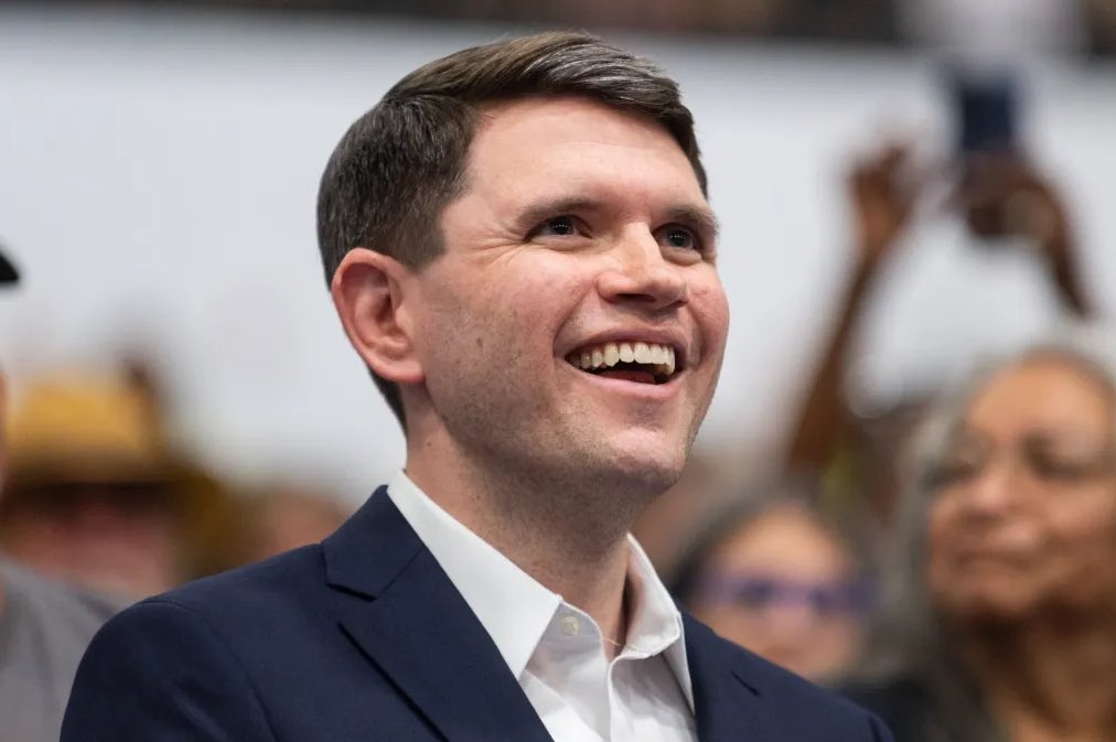 remarks's tweet image. JUST IN: 🇺🇸 James Talarico defeats Jasmine Crockett in the Texas Democratic Senate Primary.