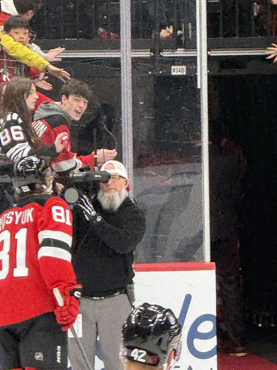 idk if it means anything but dougie left the ice immediately and then someone went up to talk to him in the tunnel